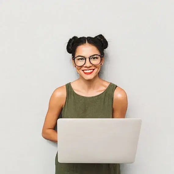 smiling-woman-with-laptop-570x570