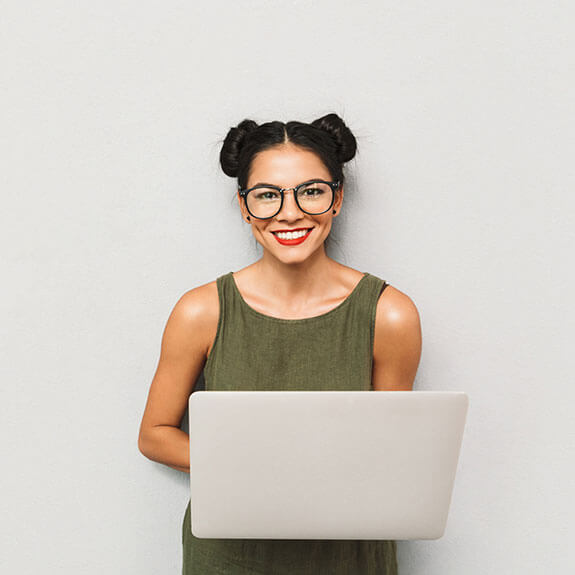 smiling-woman-with-laptop